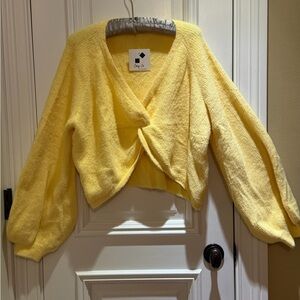 Ultra Soft Cozy Co Casual Soft Yellow Twist-Front V-Neck Sweater-Size M/L-NWT